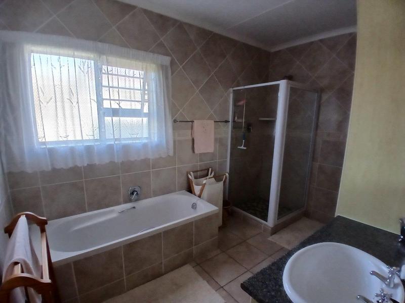 4 Bedroom Property for Sale in Fraaiuitsig Western Cape